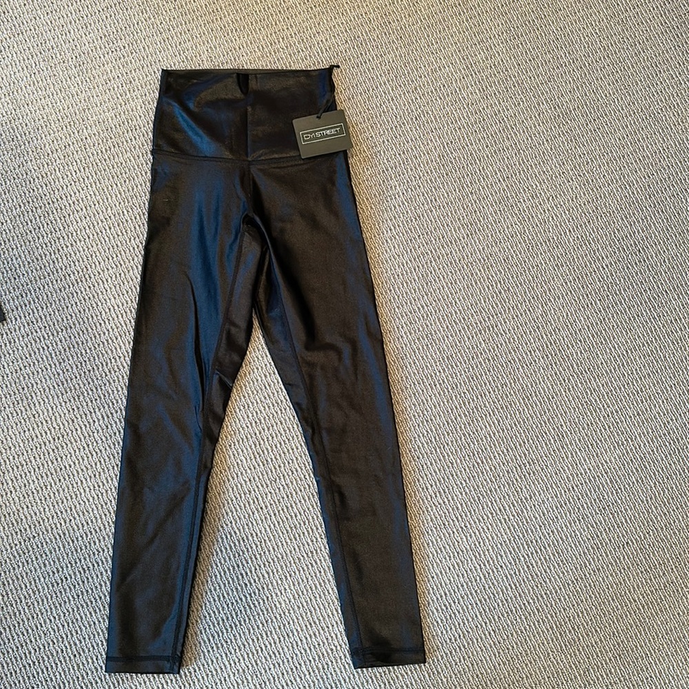 Leggings with a shiny/satin fabric!